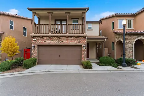 859 Lassen Ln W, Madera, CA 93636