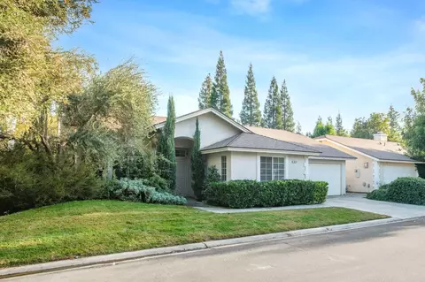 10610 N Seacrest Dr, Fresno, CA 93730