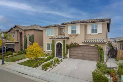 1922 E Amaryllis Ave, Fresno, CA 93730