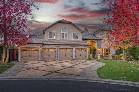 1558 E Shadow Creek Dr, Fresno, CA 93730