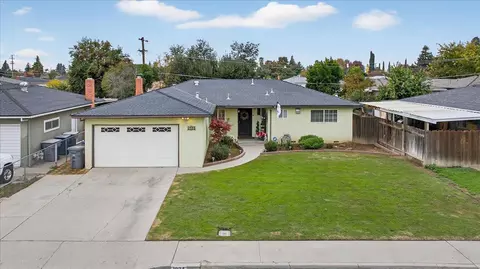 1334 Karen Ave, Clovis, CA 93612