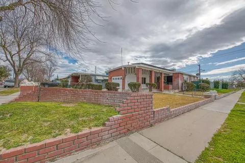 255 W Hawes Ave, Fresno, CA 93706