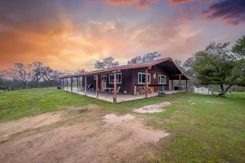 21256 Tollhouse Rd, Clovis, CA 93619