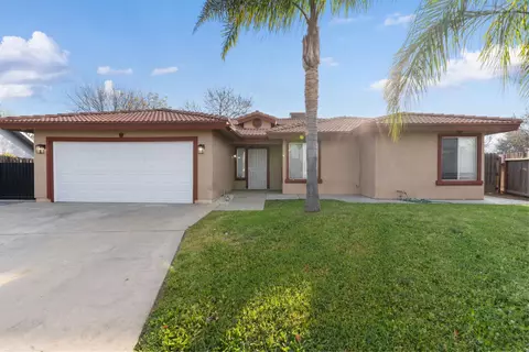 Exterior - 555 W Ashcroft Ave, Clovis, CA 93612 photo 2 of 7