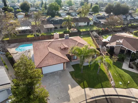View/Area - 555 W Ashcroft Ave, Clovis, CA 93612 photo 2 of 3