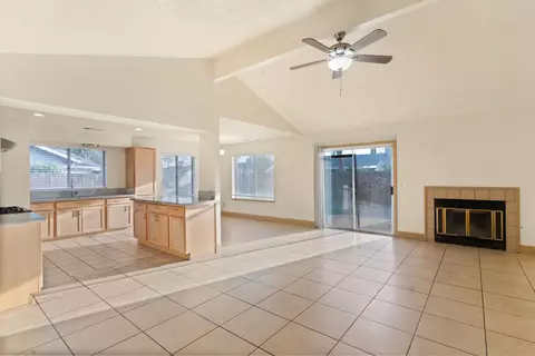 Living - 555 W Ashcroft Ave, Clovis, CA 93612 photo 3 of 4
