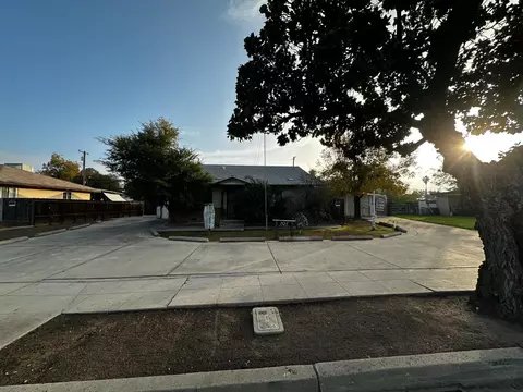 707 W Shields Ave, Fresno, CA 93705