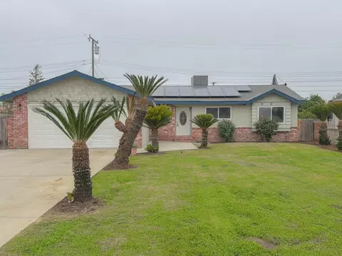 1400 W Oakland Ave, Tulare, CA 93274