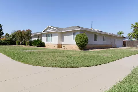 1418 W Palo Alto Ave, Fresno, CA 93711