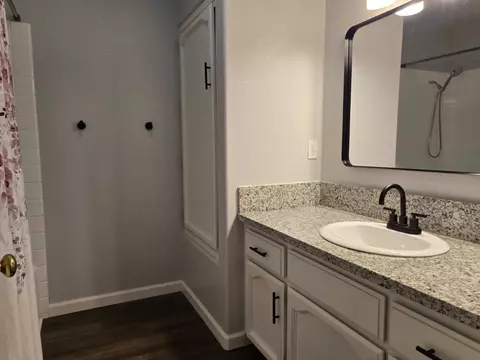 Bath - 2645 Fowler Ave, Clovis, CA 93611 photo 1 of 2