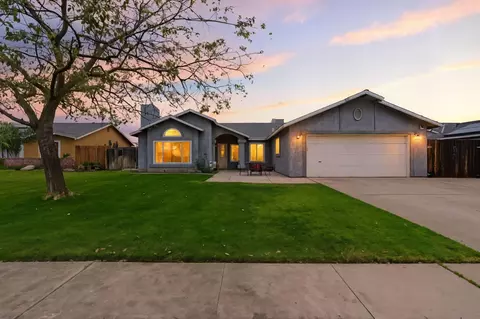 351 Barcelona Dr, Lemoore, CA 93245