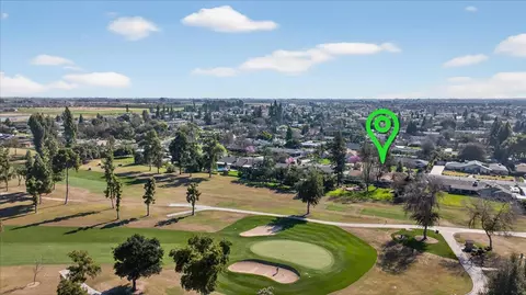 5867 E Club View Dr, Fresno, CA 93727
