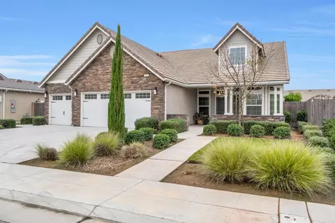 462 S Crescent Ln, Madera, CA 93636