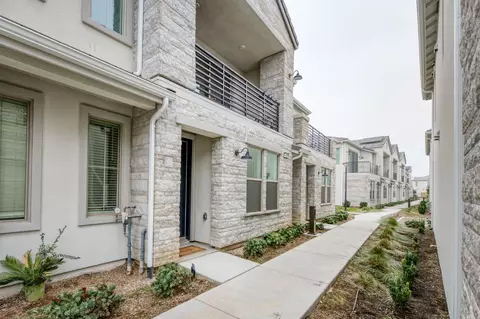 484 W Balsam Ln, Clovis, CA 93611