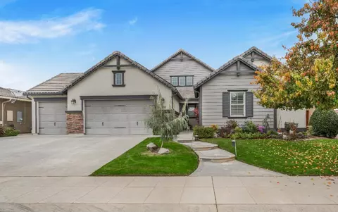 3063 Robinwood Ave, Clovis, CA 93619
