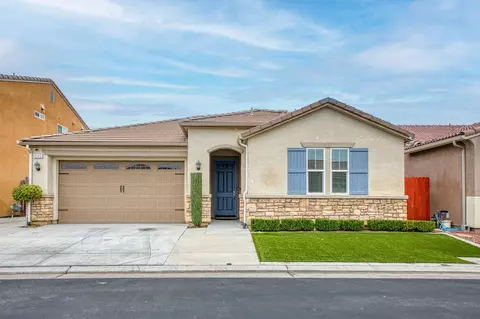 2143 Lombard Ln, Clovis, CA 93619
