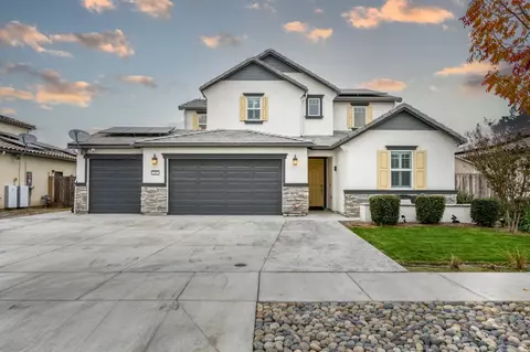 763 Howard St, Kingsburg, CA 93631