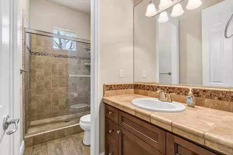 Bath - 4199 N Quail Xing, Clovis, CA 93619 photo 4 of 6