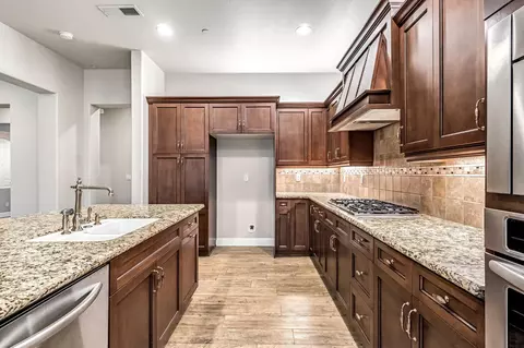 Kitchen - 4199 N Quail Xing, Clovis, CA 93619 photo 4 of 5