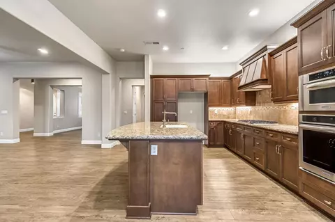 Kitchen - 4199 N Quail Xing, Clovis, CA 93619 photo 3 of 5
