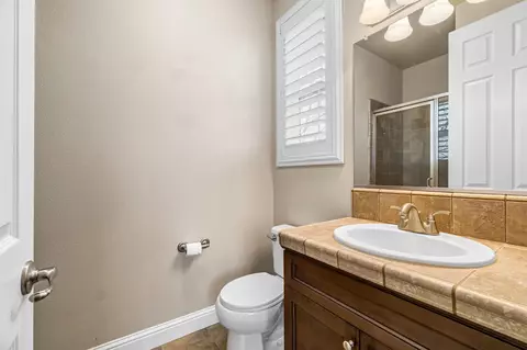 Bath - 4199 N Quail Xing, Clovis, CA 93619 photo 5 of 6