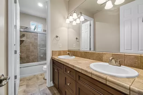 Bath - 4199 N Quail Xing, Clovis, CA 93619 photo 6 of 6
