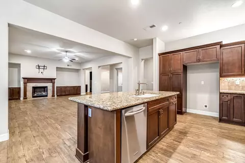 Living - 4199 N Quail Xing, Clovis, CA 93619 photo 5 of 12