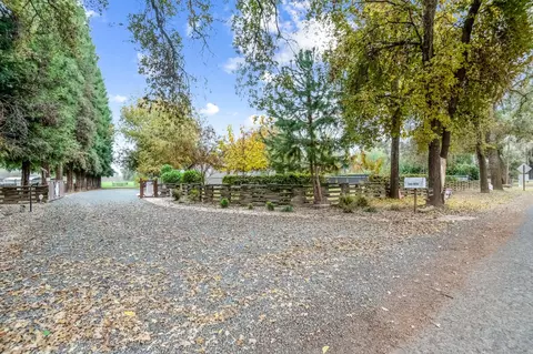 18701 Lort Dr, Visalia, CA 93292
