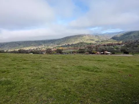 7079 Palomino Dr, Sanger, CA 93657