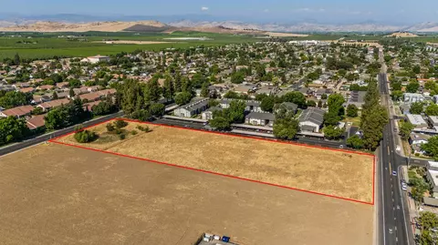 0 E Sequoia Dr, Dinuba, CA 93618