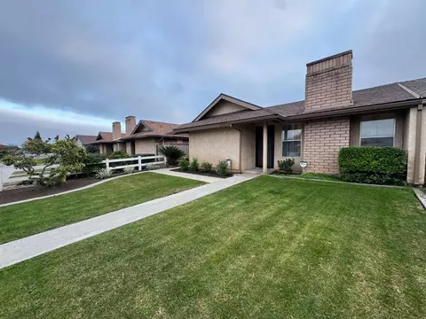 1306 E North Way, Dinuba, CA 93618
