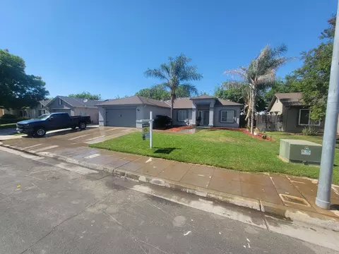 5626 W Carmen Ave, Fresno, CA 93722