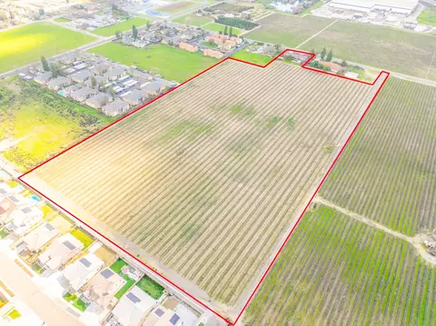 12812 E Stroud Ave, Kingsburg, CA 93631