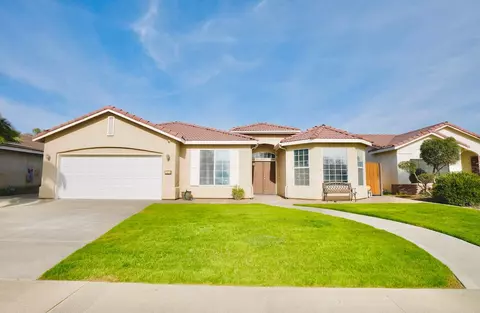 926 Northstar Dr, Hanford, CA 93230