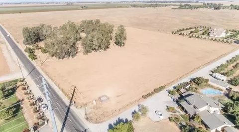 4890 E Copper, Clovis, CA 93619