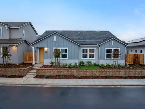 347 Peters Ln S, Madera, CA 93636