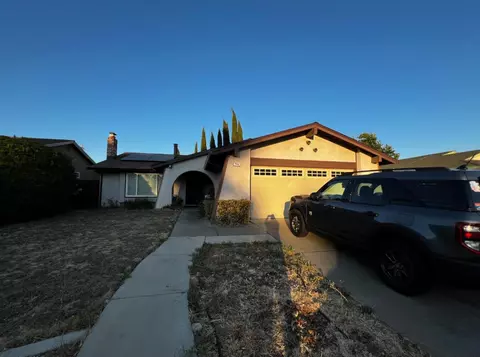 749 Oakmeade Dr, Vacaville, CA 95687