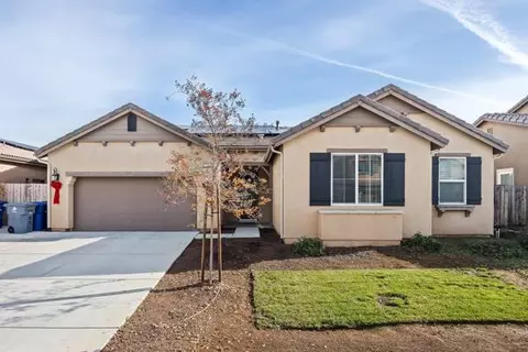 1667 Las Rosas Ave, Clovis, CA 93619
