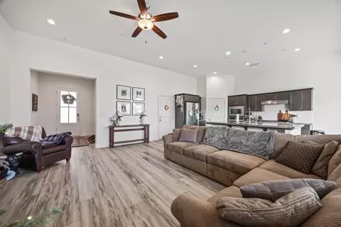 Entry Way - 1667 Las Rosas Ave, Clovis, CA 93619 photo 4 of 8