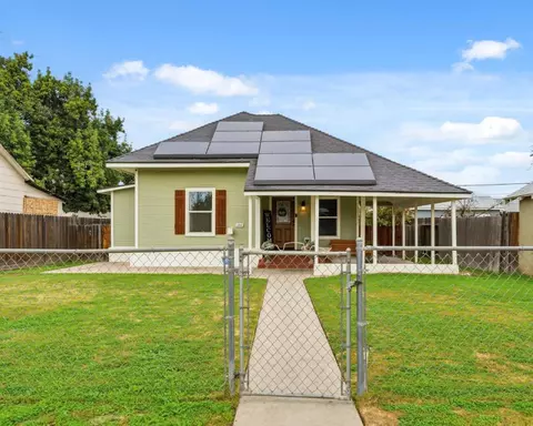 1044 K St, Reedley, CA 93654