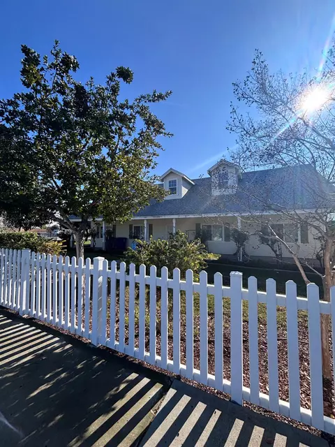 224 E Stanislaus St E, Avenal, CA 93204