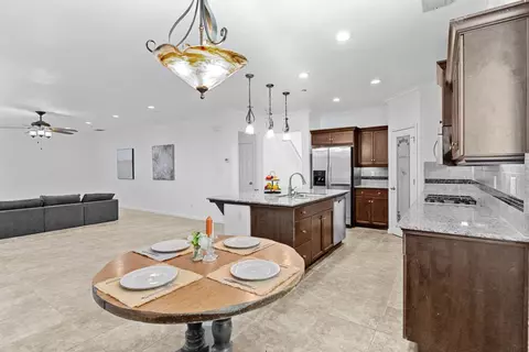 Kitchen - 603 Kaweah Ave, Clovis, CA 93619 photo 3 of 4