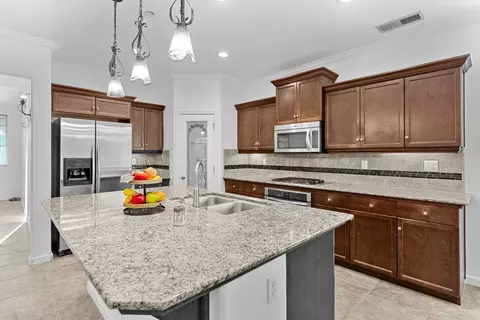 Kitchen - 603 Kaweah Ave, Clovis, CA 93619 photo 2 of 4