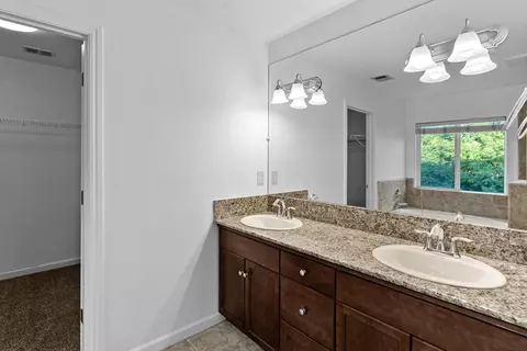 Bath - 603 Kaweah Ave, Clovis, CA 93619 photo 3 of 4
