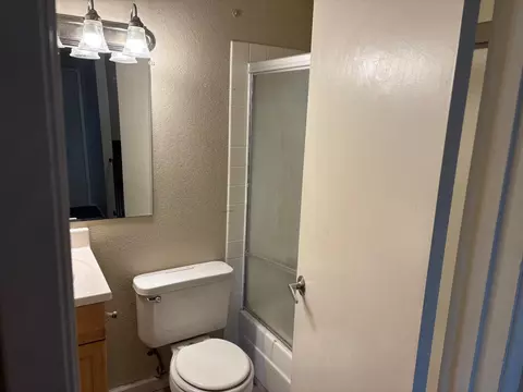 Bath - 2236 Peach Ave #3, Clovis, CA 93612 photo 1 of 2