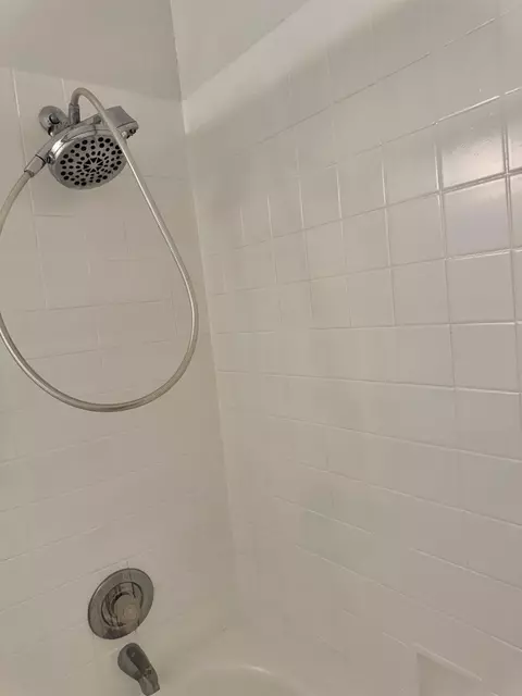 Bath - 2236 Peach Ave #3, Clovis, CA 93612 photo 2 of 2
