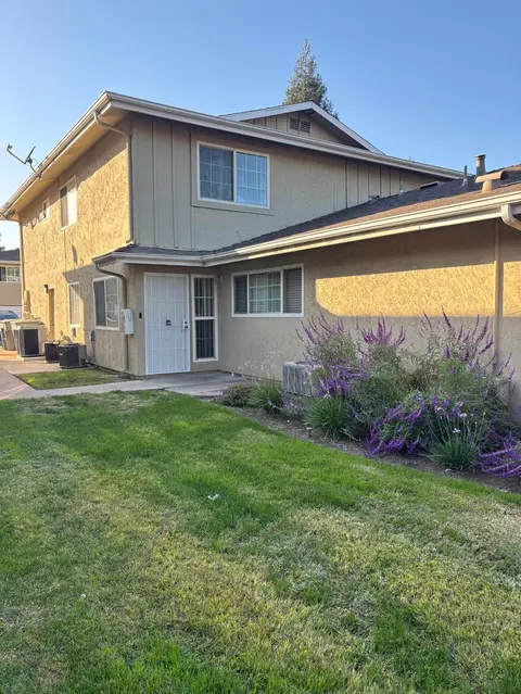 2236 Peach Ave #3, Clovis, CA 93612