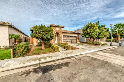 6180 E Providence Ave, Fresno, CA 93727