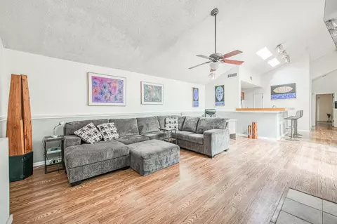 345 Sylmar Ave, Clovis, CA 93612