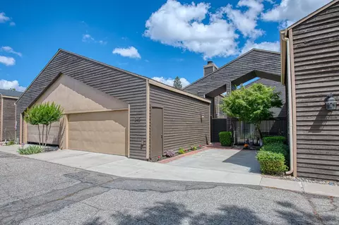 345 Sylmar Ave, Clovis, CA 93612